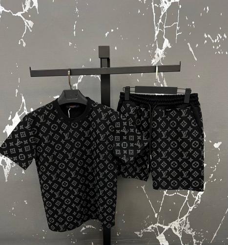 طقم شورت وتيشيرت رجالي لويس فيتون