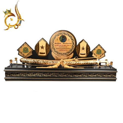 طقم تكريم عسكري ملكي فاخر – سيف ذهبي مع دروع وشعار...