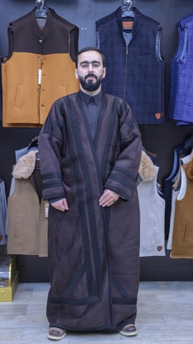 فروة روسي رجالية فاخرة – دفء وأصالة تراثية