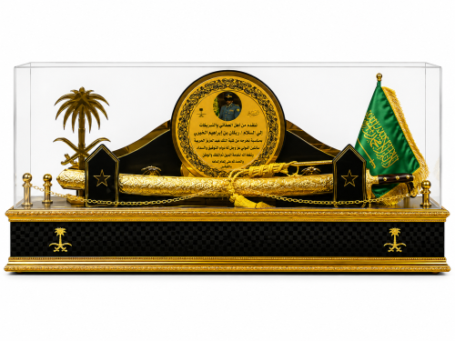 مجسم سيف فاخر مع درع تكريمي – هدية تراثية ملكية