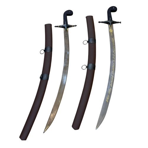 سيف عربي منحني مع غمد فاخر