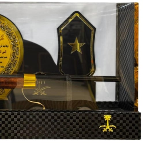 بندقية ديكورية مع شارات عسكرية – هدية تكريمية فاخر...