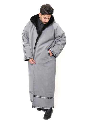 فروة رجالية Diamond Fur بتطريز أحرف عربية دفء وأنا...