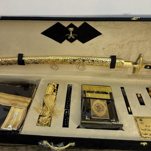 هدية رجالية بوكس ملكي بشت سيف بالأسم والعبارة حسب...