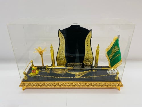 درع اكريليك أسود