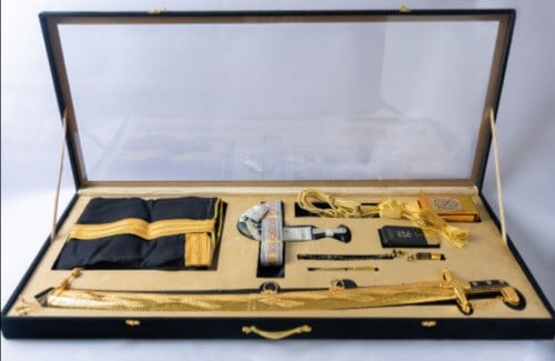 هدية ملكية سيف و جنبية