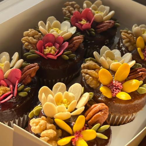 بوكس كب كيك متنوع ( 6 حبات )