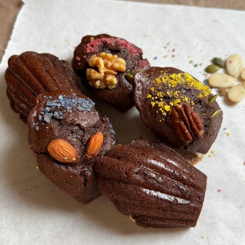 بوكس مادلين كيك الشوكولاتة ( ٩ حبات )