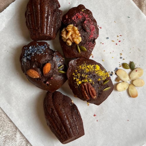 بوكس مادلين كيك الشوكولاتة ( ٩ حبات )