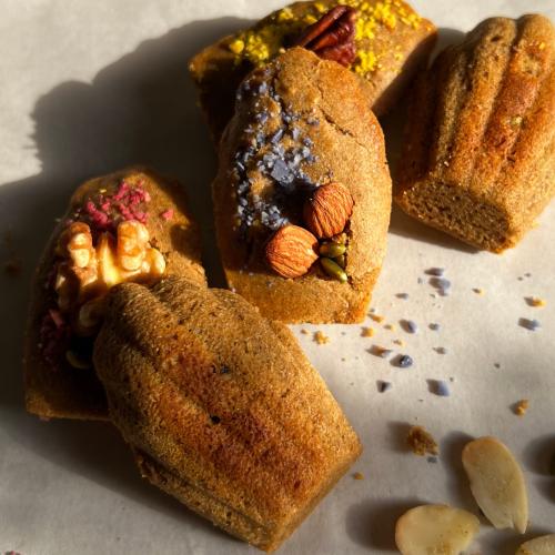 بوكس مادلين كيك الدخن ( ٩ حبات )