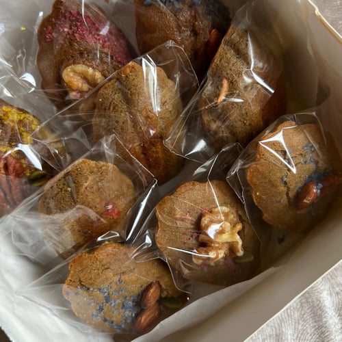 بوكس مادلين كيك الدخن ( ٩ حبات )