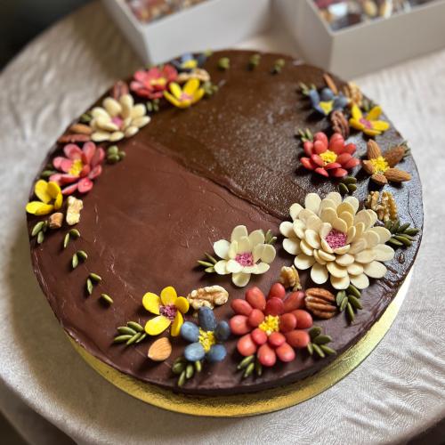 مكس كيك الشوكولاتة والتمر ( كبير ٣٠ سم )