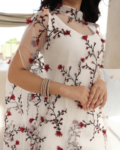 فستان تُل بالورد الاحمر