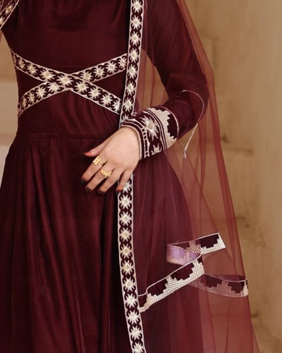 البكج النجدي - لون برقندي