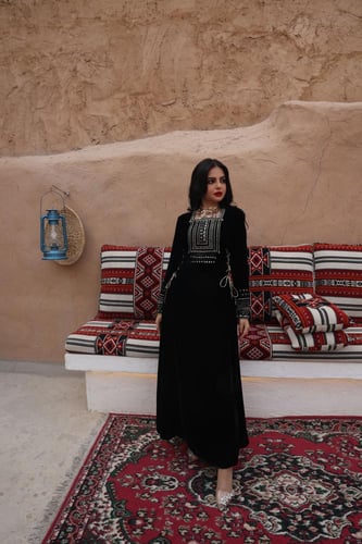 فستان جنوبي مطرز مع طرحه