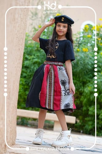 تنوره سدو احمر + تيشرت اسود يوم التاسيس