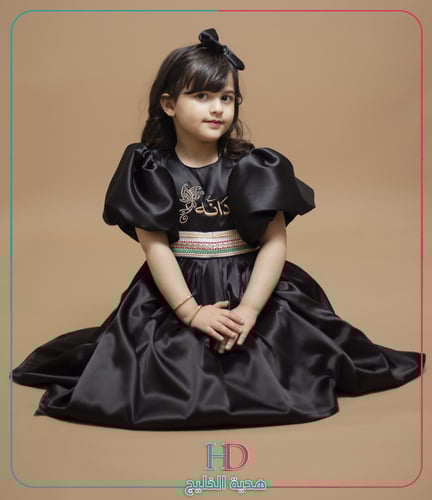 فستان اسود_ كم كلوش