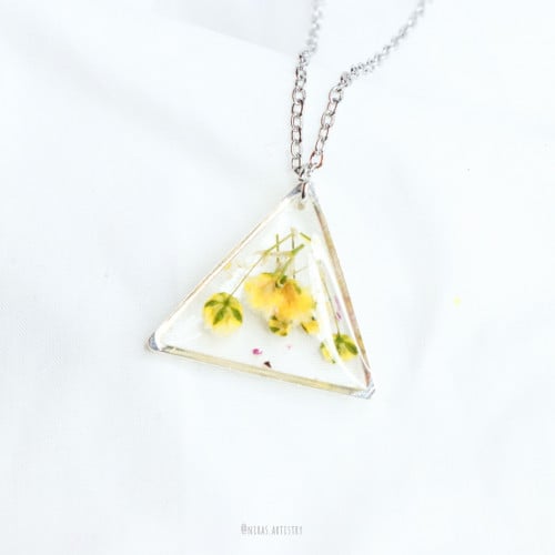 قلاده upside down