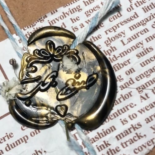 تغليف هديه بختم شمعي