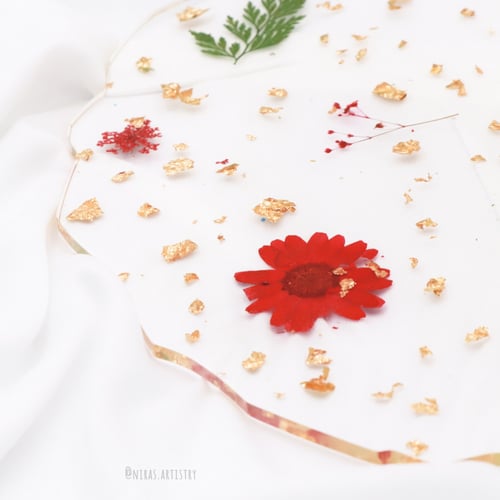 ستناند حلوى بالورد الاحمر