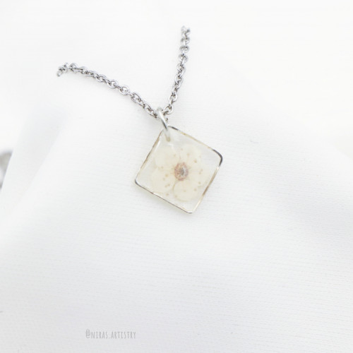 اسواره white flower