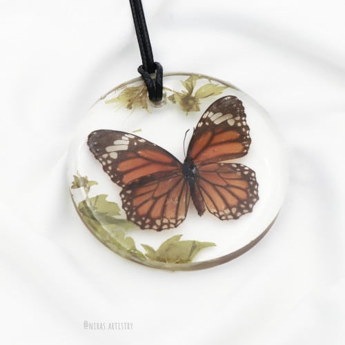 تعليقه سياره فراشه برتقاليه