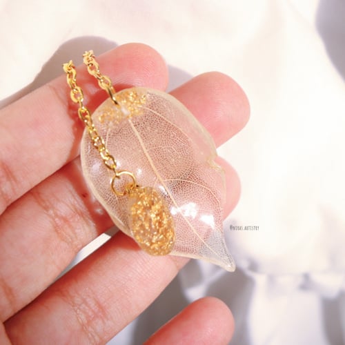 white leaf اقراط