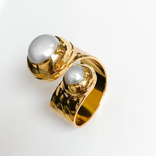 خاتم أنيق , من اللؤلؤ الزراعي الغير منتظم والنحاس...