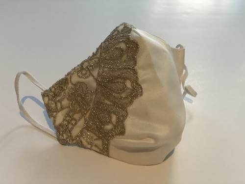 كمامة سهرة اوف وايت تطريز فضي