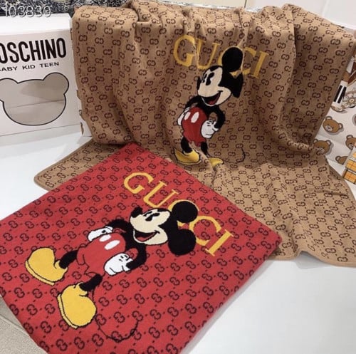 بطانية قوتشي بني مزينة بميكي مقاسها90*130