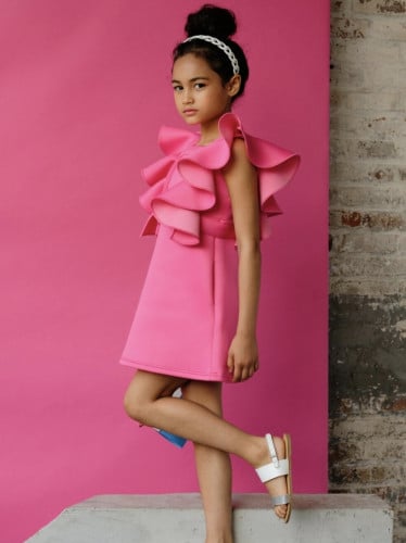 فستان فوشي بكرانيش كبيره بتصميم عصري