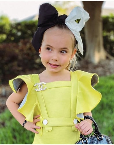 فستان اخضر بكرانيش كبيره بتصميم عصري