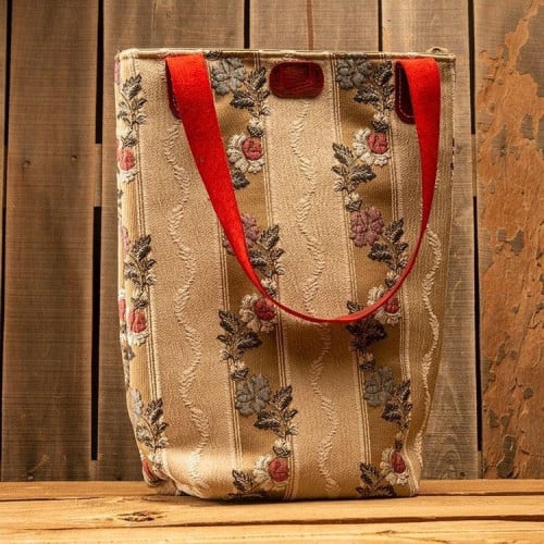 حقيبة يد كبيرة