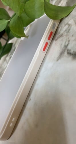 كفر ايفون اكس آر شفاف، بحواف باللون الذهبي الفاتح...