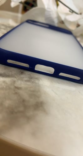 كفر ايفون اكس آر شفاف، بحواف باللون الازرق الداكن...