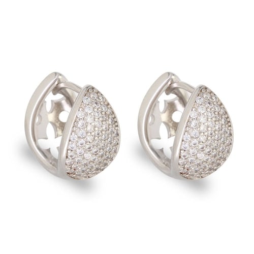 حلق نسائي فضي جميل وهادئ