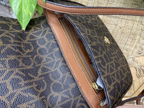 شنطة كروس من كالفن كلاين