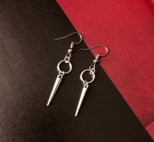 حلق سيمبل مع كارما | Simplistic karma earrings