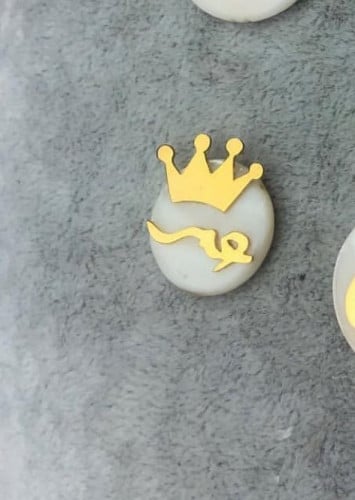 بروش صدف تاج مطلي ذهب