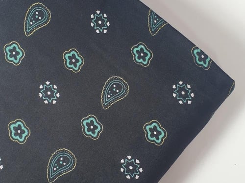 شرشف صلاة روز مشجر أسود