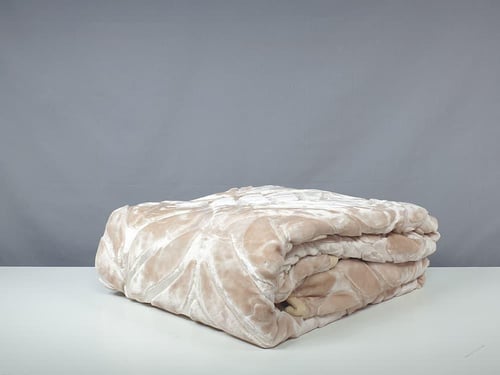 بطانية ميلاء جاكار محفوره لون بيج شتوي مفرد