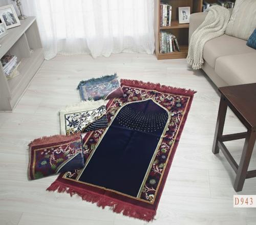 سجادة صلاة مشجرة برسوم إسلامية ألوان متعددة