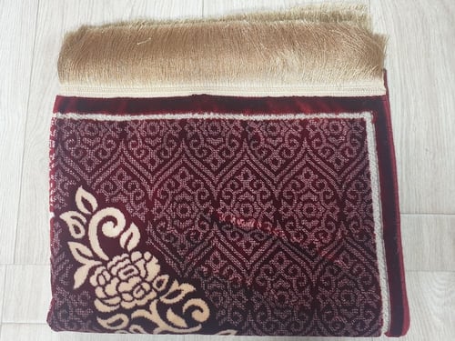 سجادة صلاة الأمام لون أحمر مخمل