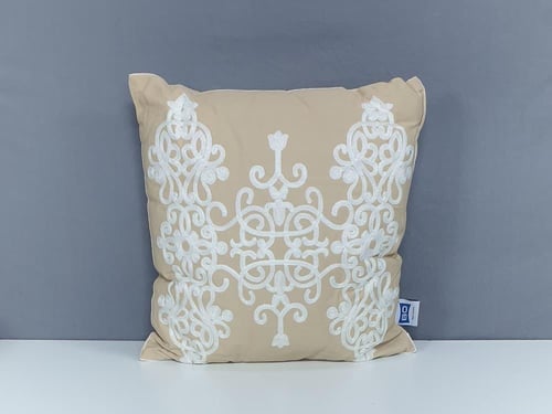 مخدة جذابة بحشوة لون بيح 45*45 cm