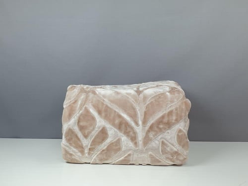 بطانية ميلاء جاكار محفوره لون بيج شتوي مفرد