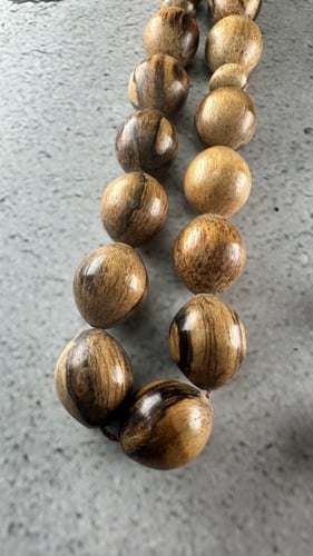 خشب العود AD1