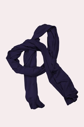 حجاب قطن متماثل من بلاك وينج – تناغم الأناقة والرا...