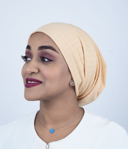 توربان بحامل شعر من بلاك وينج: الأناقة العملية لكل...