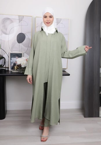 طقم مميز للمرأة العصرية جاكيت وبنطلون وبلوزة