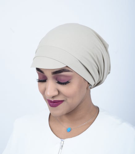 كاب بحامل شعر من بلاك وينج: لمسة عملية وأناقة عصري...